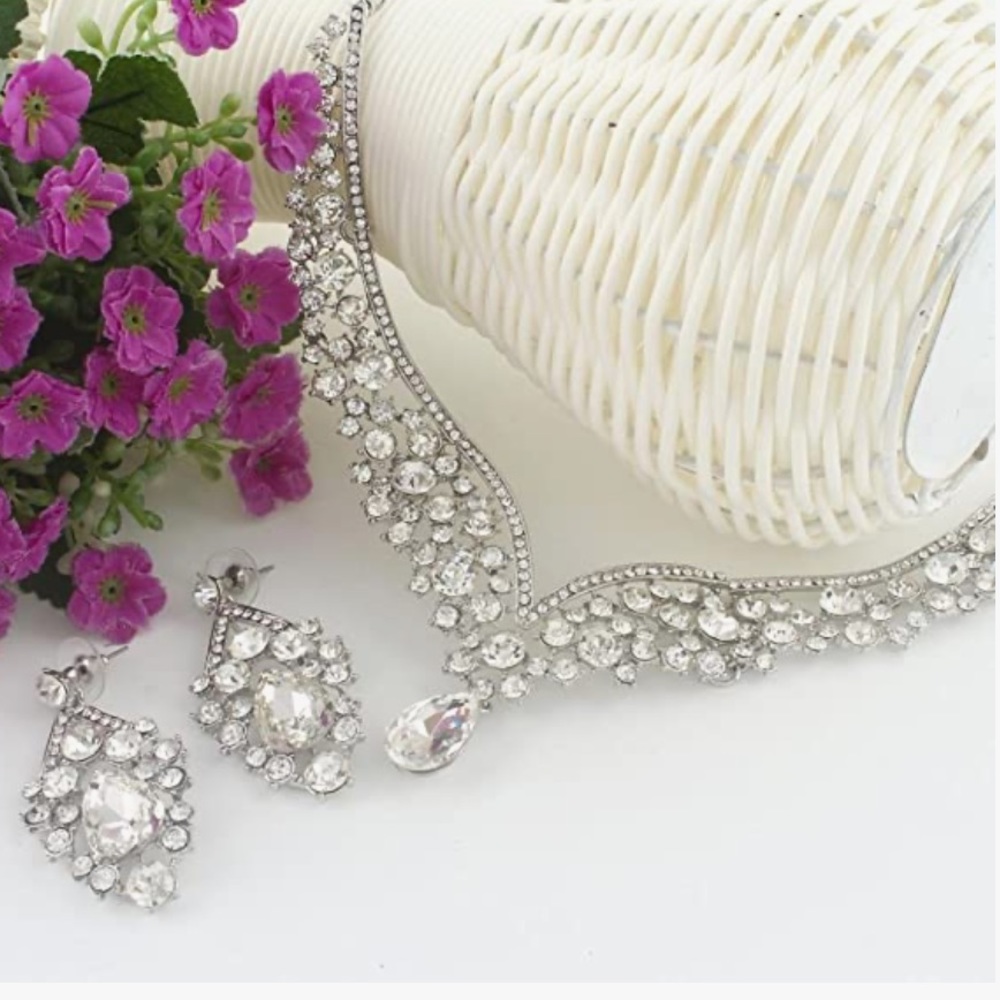 Austrian Crystal earring and necklace set brand new